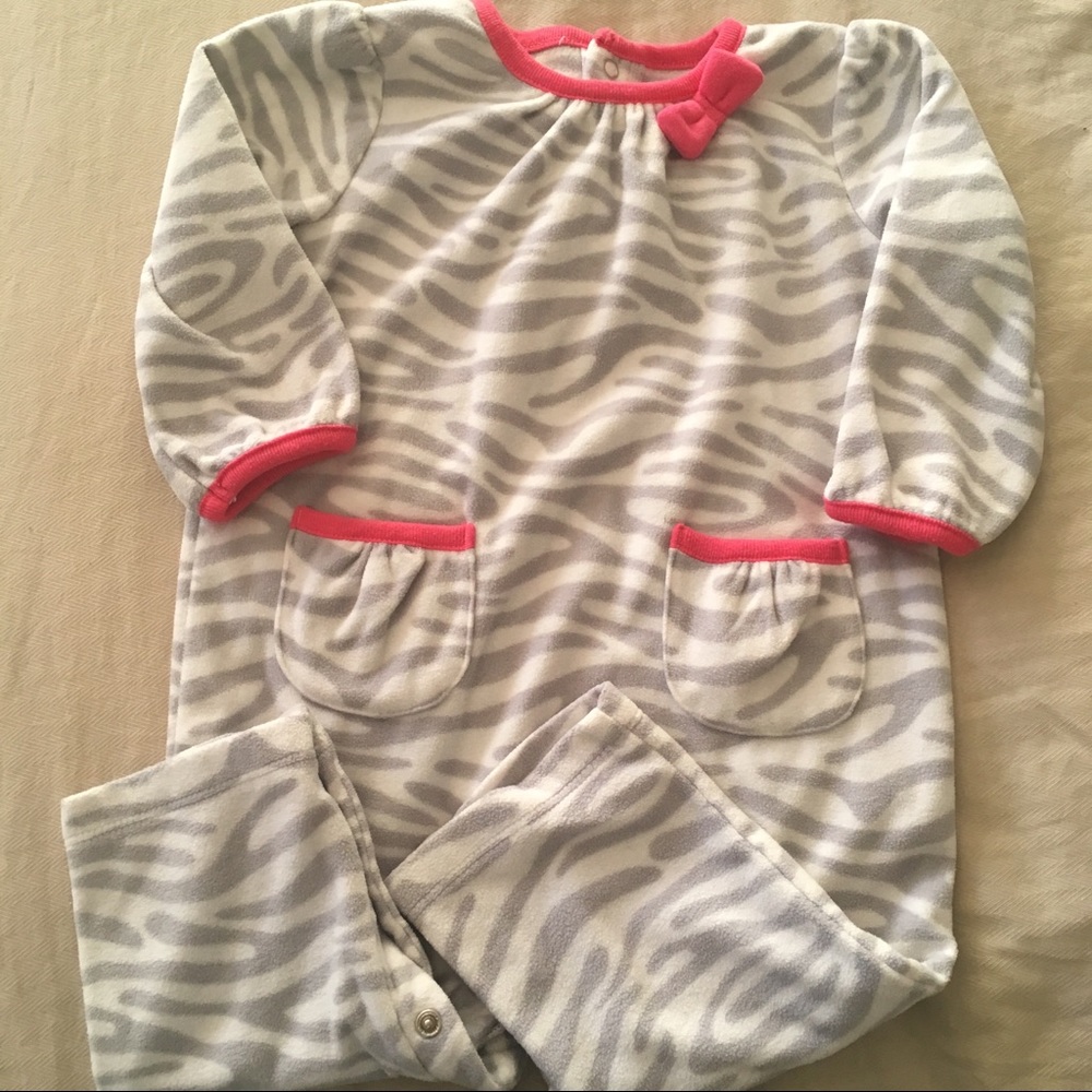💜BUNDLE ONLY💜Carter’s size 12mth fleece outfit